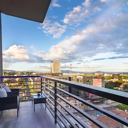 Luxurious Apartment In The Escalon Bluesky